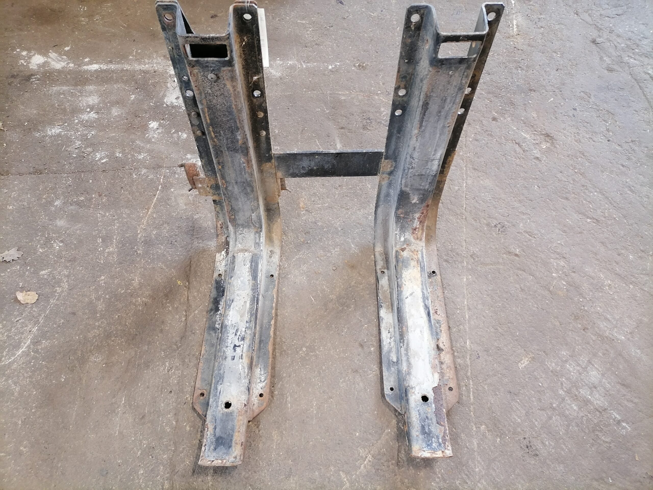 MAN Fuel tank bracket 81418015492 - Резервоар за гориво за Камион: снимка 2 MAN Fuel tank bracket 81418015492 - Резервоар за гориво за Камион: снимка 2