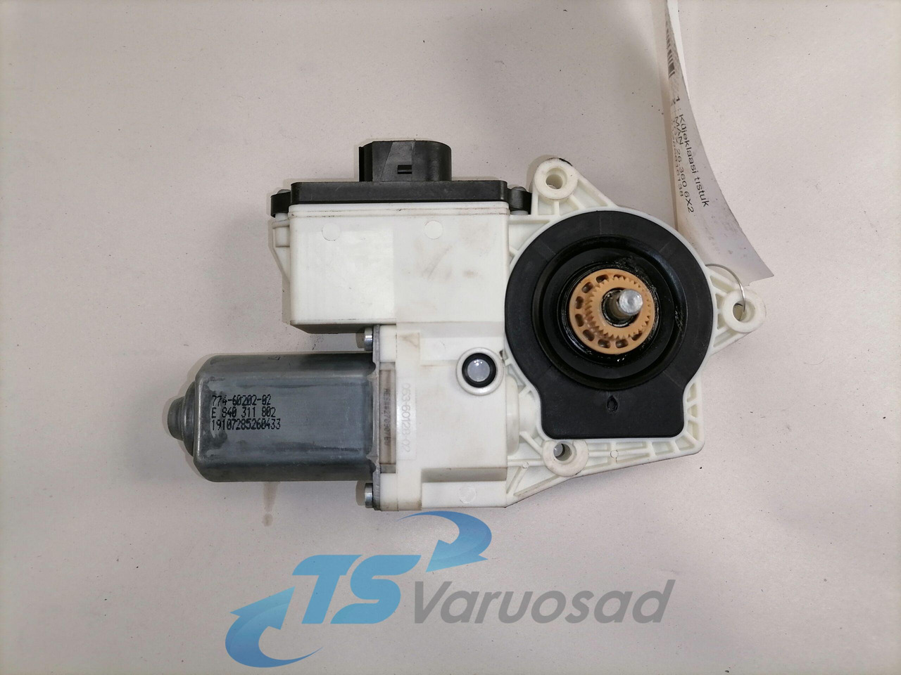 MAN Glass lift 81286016138 - Стъкло и части за Камион: снимка 4 MAN Glass lift 81286016138 - Стъкло и части за Камион: снимка 4