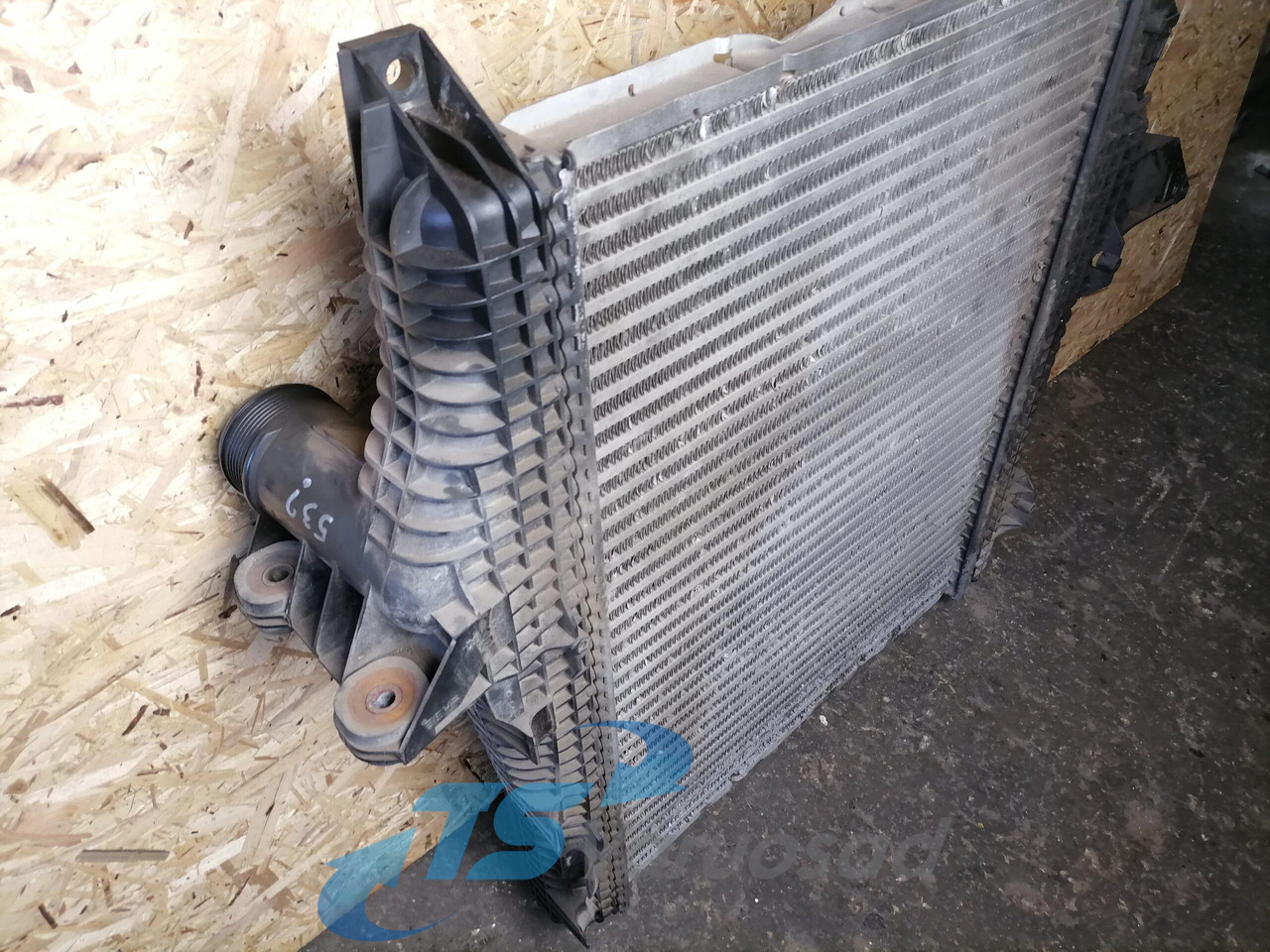 MAN Intercooler radiator 81061006556 - Интеркулер за Камион: снимка 4 MAN Intercooler radiator 81061006556 - Интеркулер за Камион: снимка 4