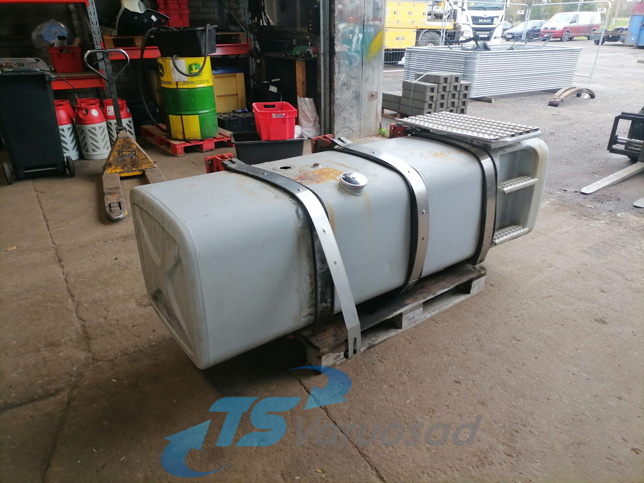 MAN Kütusepaak 780L 81122015608 - Резервоар за гориво за Камион: снимка 1 MAN Kütusepaak 780L 81122015608 - Резервоар за гориво за Камион: снимка 1