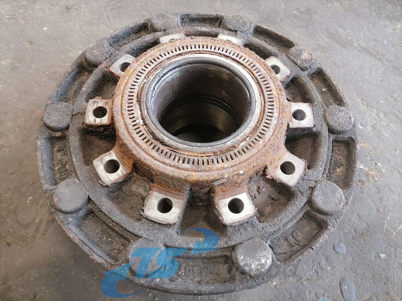 MAN Rear axel hub 81357010155 - Универсална част за Камион: снимка 5 MAN Rear axel hub 81357010155 - Универсална част за Камион: снимка 5