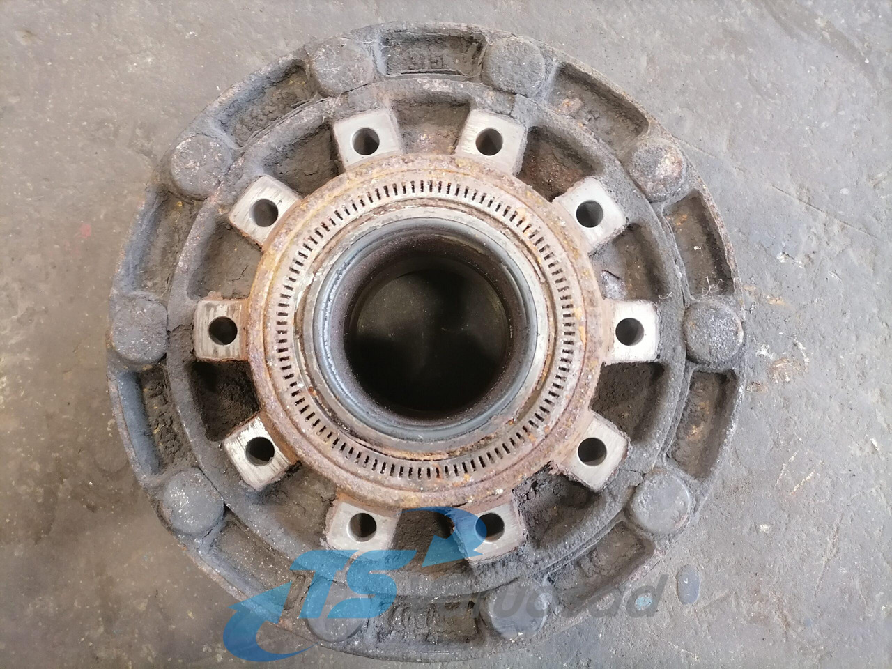 MAN Rear axel hub 81357010155 - Универсална част за Камион: снимка 4 MAN Rear axel hub 81357010155 - Универсална част за Камион: снимка 4