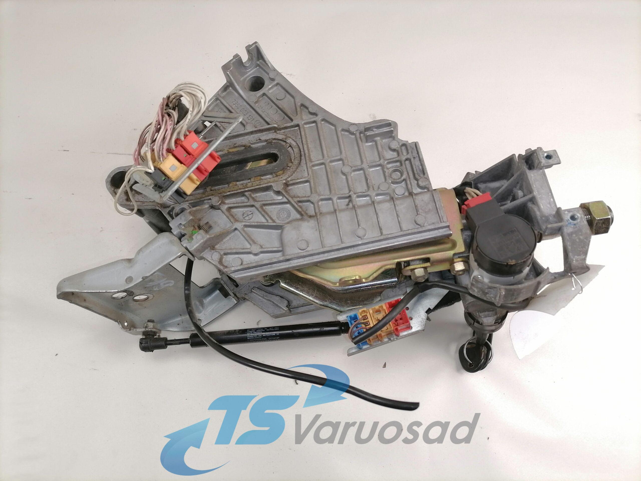 MAN Roolisammas 81461136235 - Кормилна колона за Камион: снимка 3 MAN Roolisammas 81461136235 - Кормилна колона за Камион: снимка 3