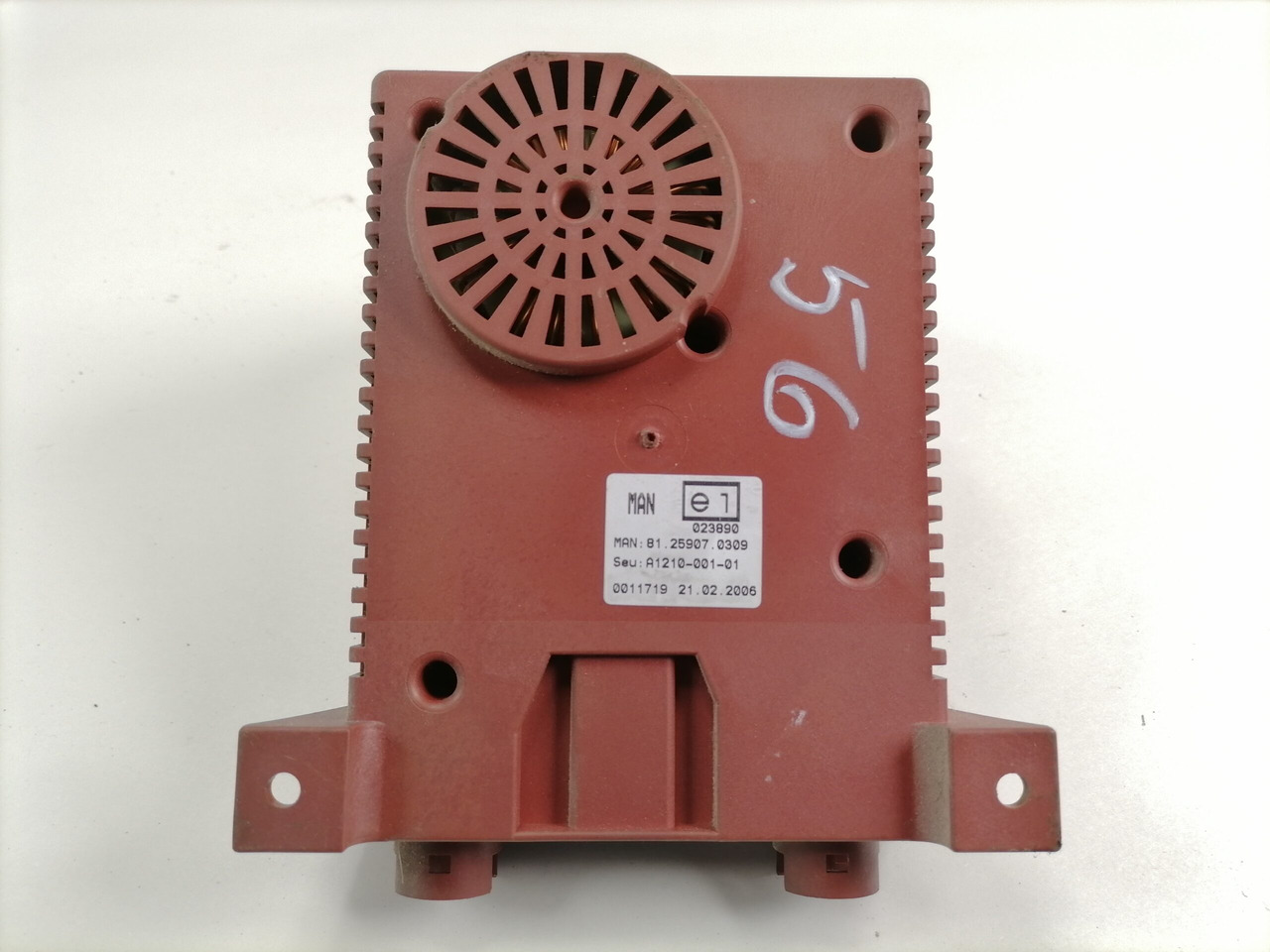 MAN Voltage converter 81259070309 - Електрическа система за Камион: снимка 3 MAN Voltage converter 81259070309 - Електрическа система за Камион: снимка 3