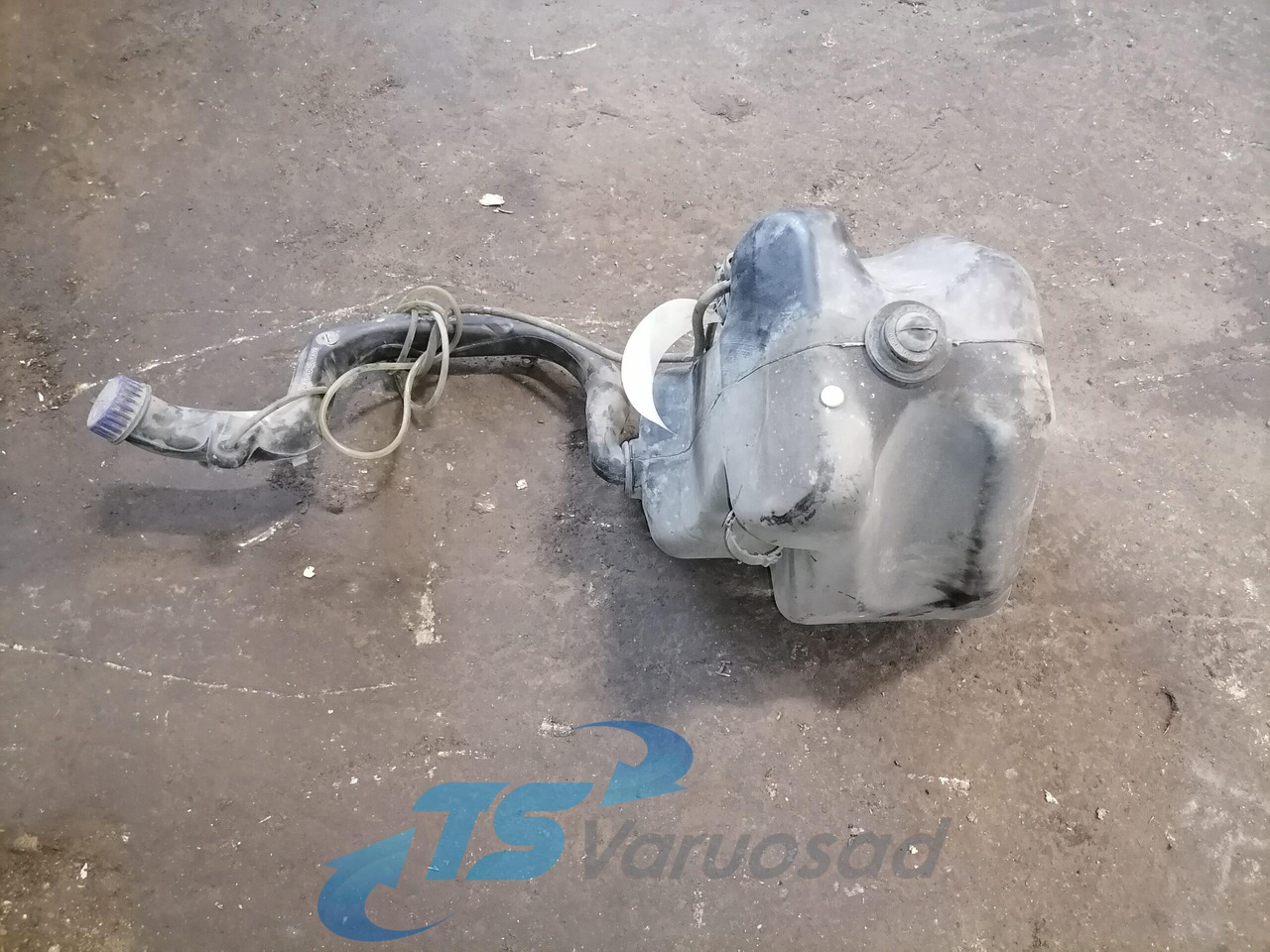 MAN Windscreen washer fluid tank 81264810079 - Чистачка за Камион: снимка 4 MAN Windscreen washer fluid tank 81264810079 - Чистачка за Камион: снимка 4
