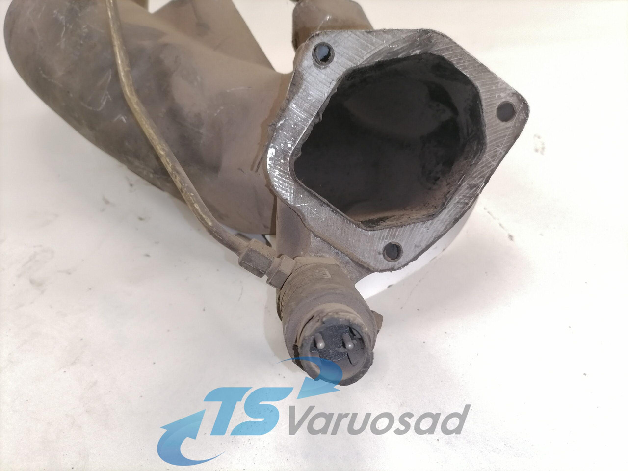 MAN intercooler pipe 51094113633 - Интеркулер за Камион: снимка 4 MAN intercooler pipe 51094113633 - Интеркулер за Камион: снимка 4