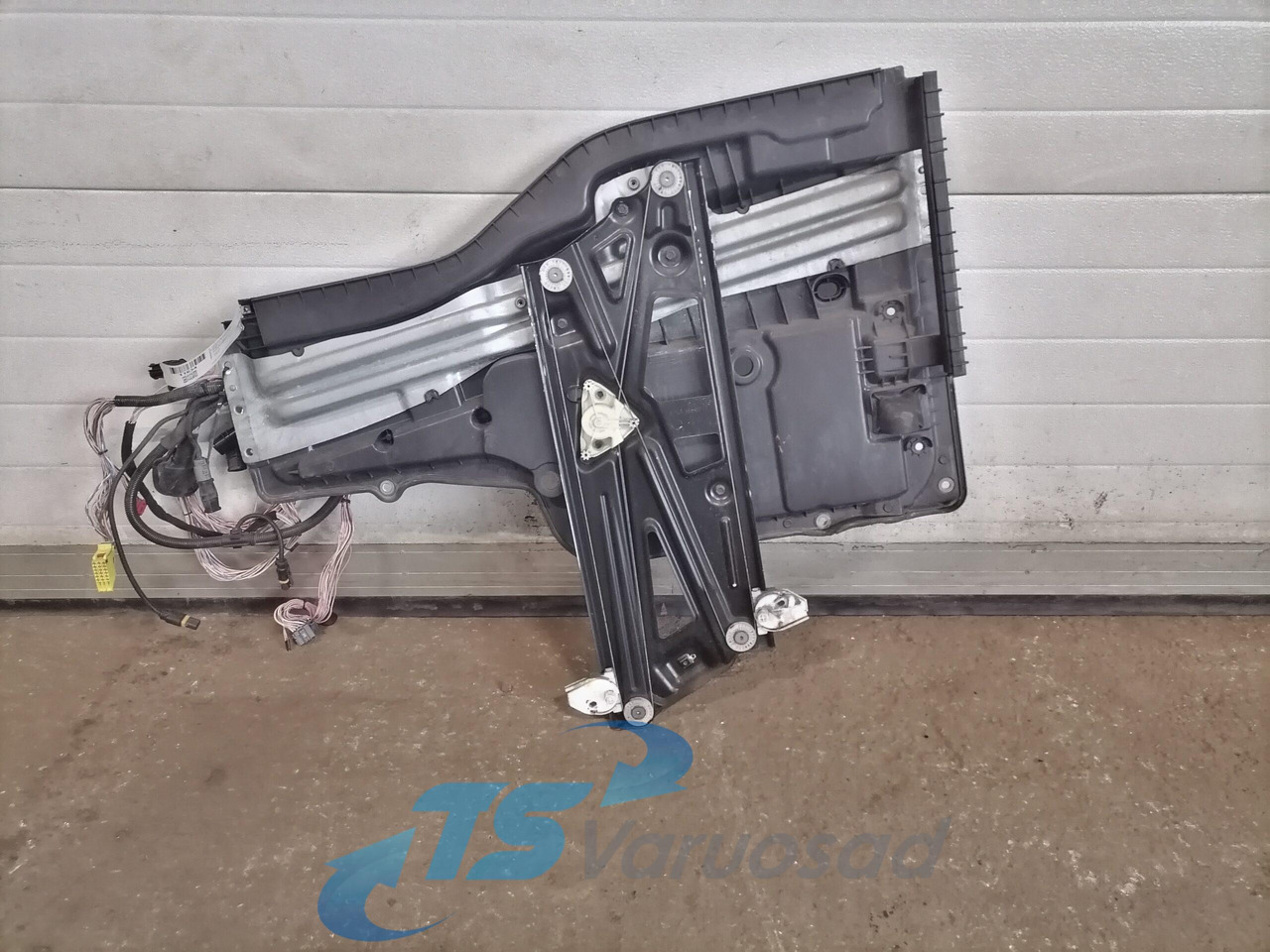 MAN window mechanism 81626456039 - Врата и части за Камион: снимка 3 MAN window mechanism 81626456039 - Врата и части за Камион: снимка 3