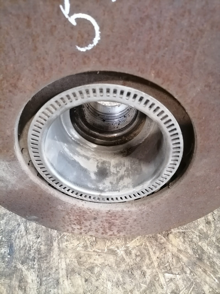 MB Atego truck with wheel hub A9703560301 - Универсална част за Камион: снимка 3 MB Atego truck with wheel hub A9703560301 - Универсална част за Камион: снимка 3