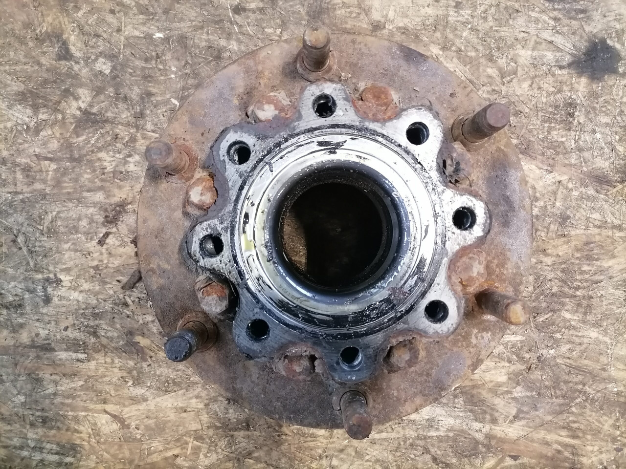 MB Atego truck with wheel hub A9703560301 - Универсална част за Камион: снимка 4 MB Atego truck with wheel hub A9703560301 - Универсална част за Камион: снимка 4