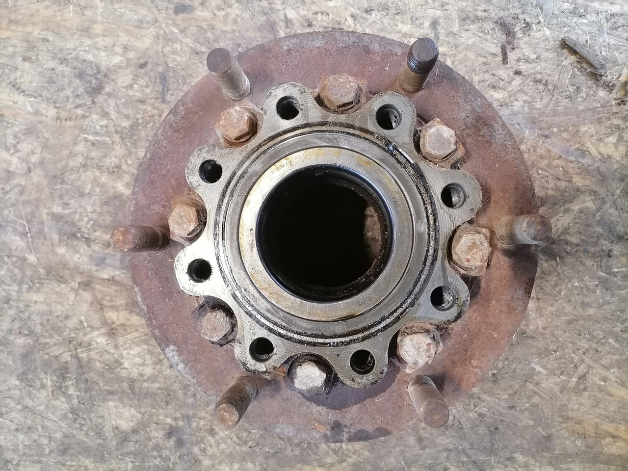 MB Atego truck with wheel hub A9703560301 - Универсална част за Камион: снимка 4 MB Atego truck with wheel hub A9703560301 - Универсална част за Камион: снимка 4