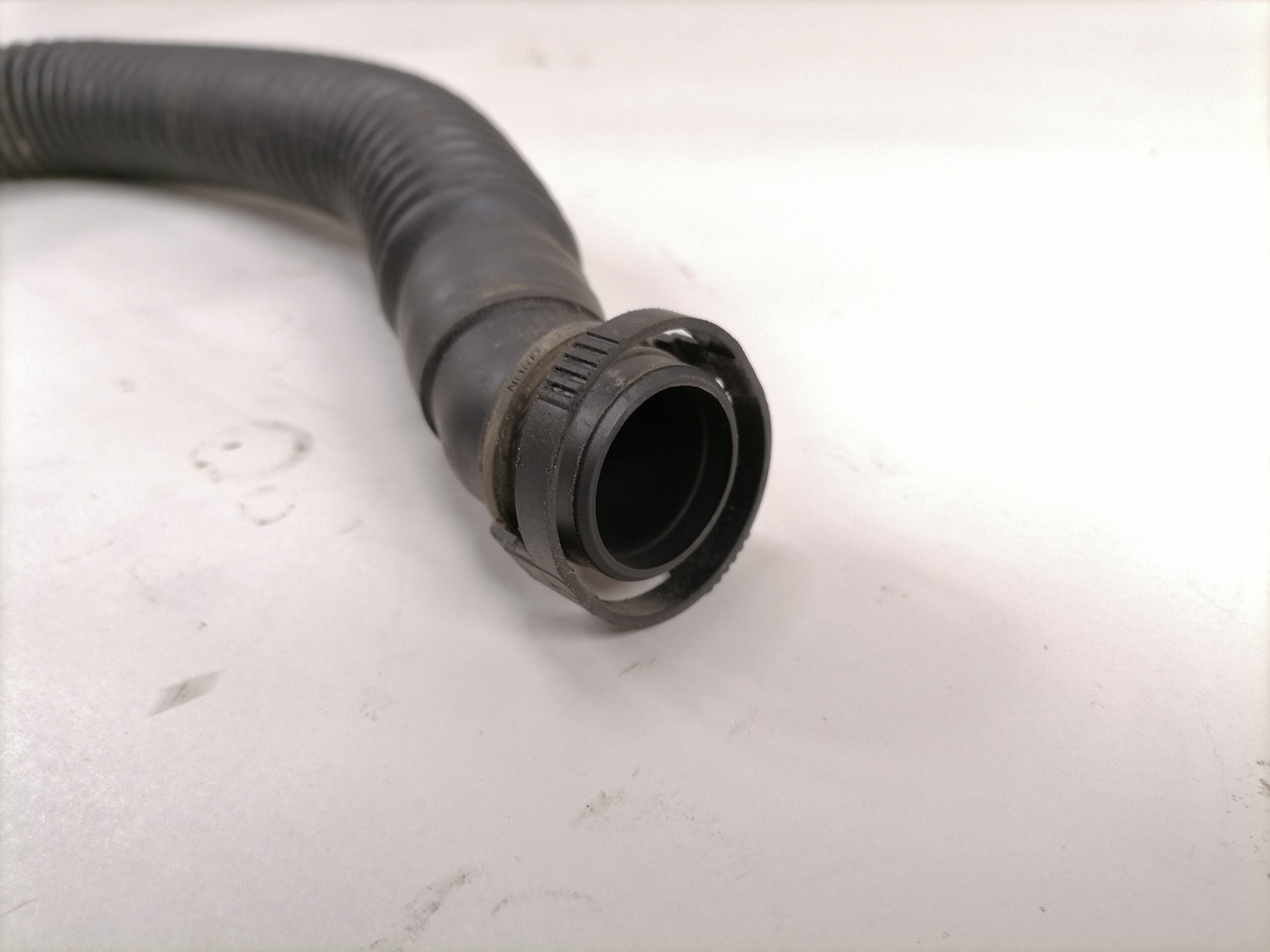 Mercedes-Benz Compressor air pipe A4711303257 - Компресор за Камион: снимка 2 Mercedes-Benz Compressor air pipe A4711303257 - Компресор за Камион: снимка 2