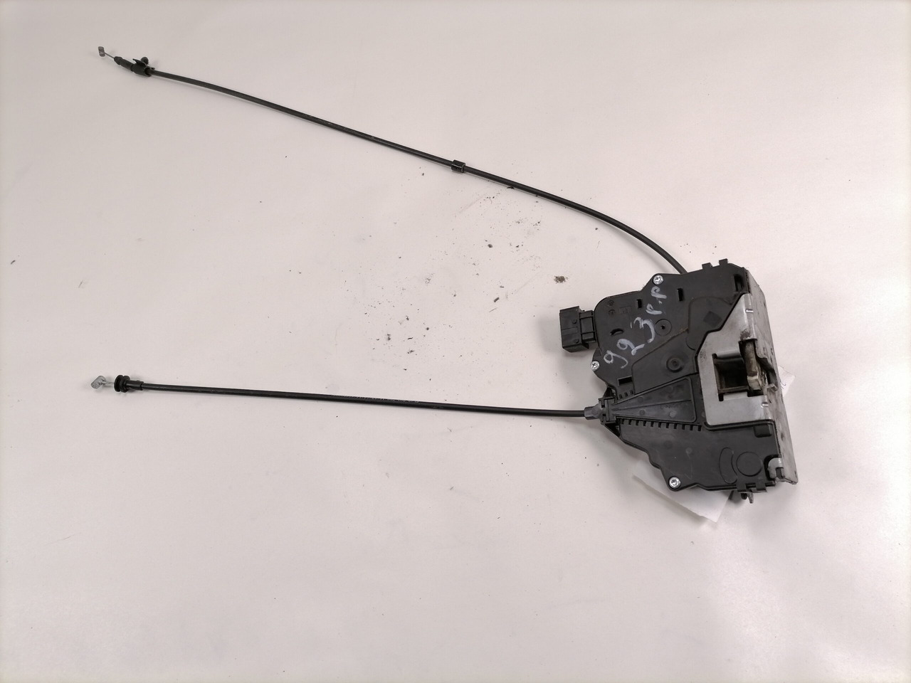 Mercedes-Benz Door lock A9607230101 - Врата и части за Камион: снимка 3 Mercedes-Benz Door lock A9607230101 - Врата и части за Камион: снимка 3