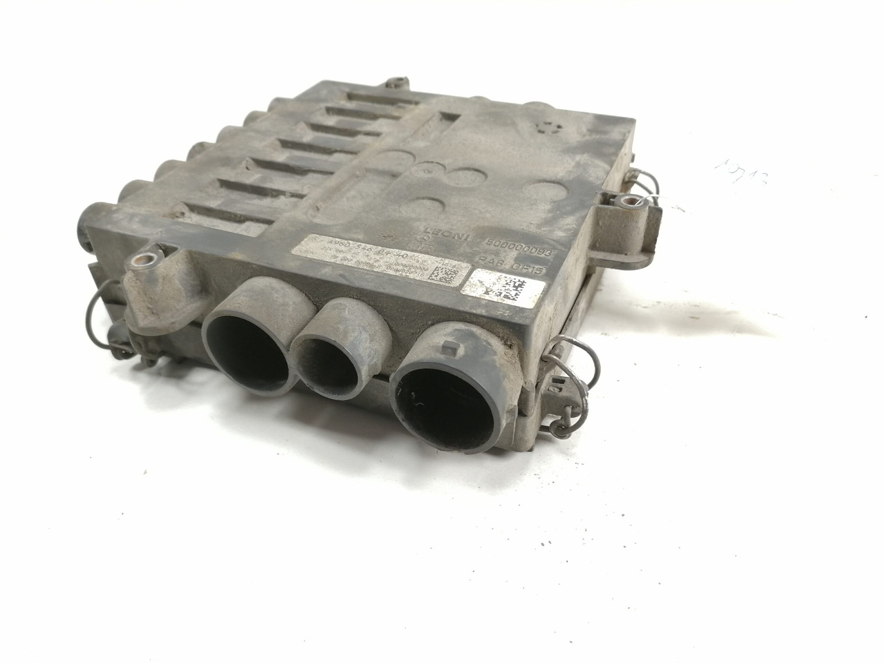 Mercedes-Benz Juhtmestiku harukarp A9605460440 - Предпазител за Камион: снимка 2 Mercedes-Benz Juhtmestiku harukarp A9605460440 - Предпазител за Камион: снимка 2