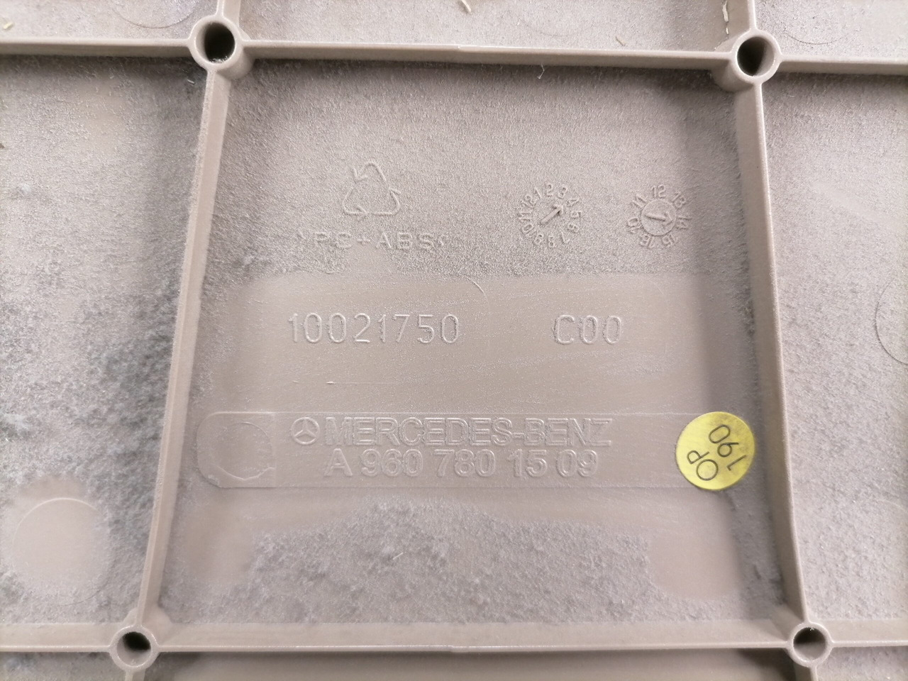 Mercedes-Benz Katuseluugi kate A9607801509 - Универсална част за Камион: снимка 2 Mercedes-Benz Katuseluugi kate A9607801509 - Универсална част за Камион: снимка 2