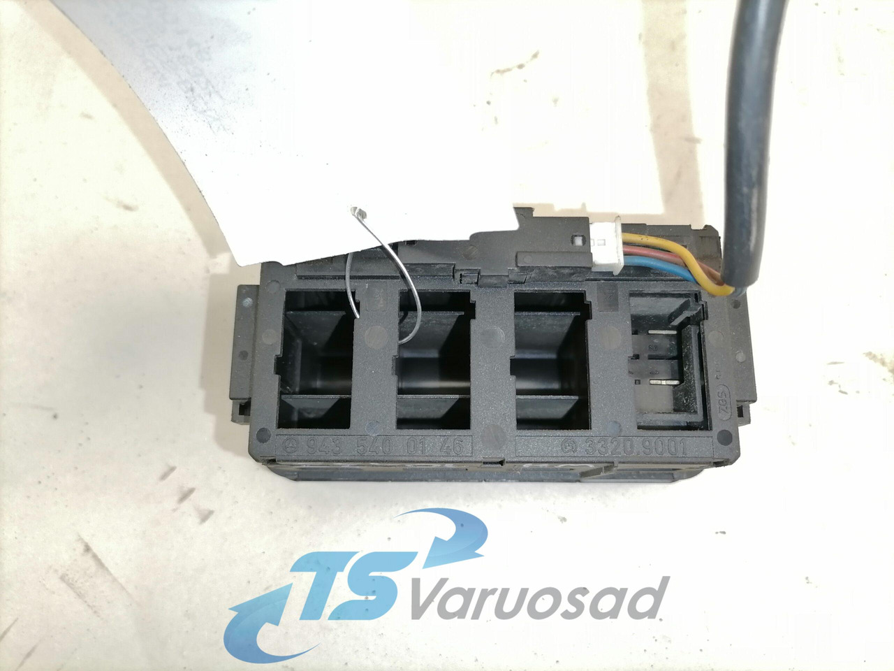 Mercedes-Benz Lülitite moodul 9435400146 - Кабина за Камион: снимка 3 Mercedes-Benz Lülitite moodul 9435400146 - Кабина за Камион: снимка 3