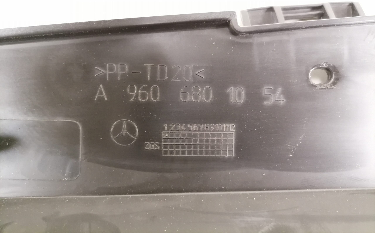 Mercedes-Benz Salongi plastik A9606801054 - Универсална част за Камион: снимка 3 Mercedes-Benz Salongi plastik A9606801054 - Универсална част за Камион: снимка 3