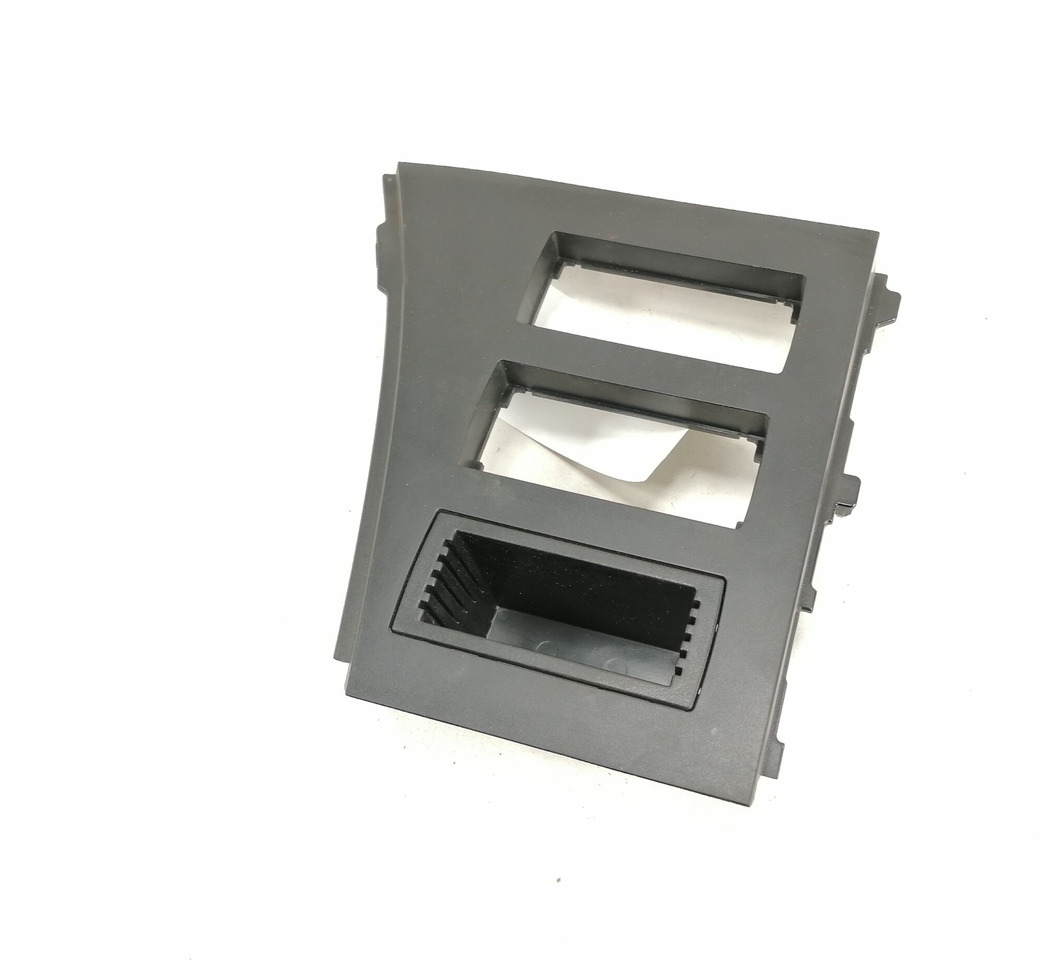 Mercedes-Benz Salongi plastik A9606802607 - Универсална част за Камион: снимка 1 Mercedes-Benz Salongi plastik A9606802607 - Универсална част за Камион: снимка 1