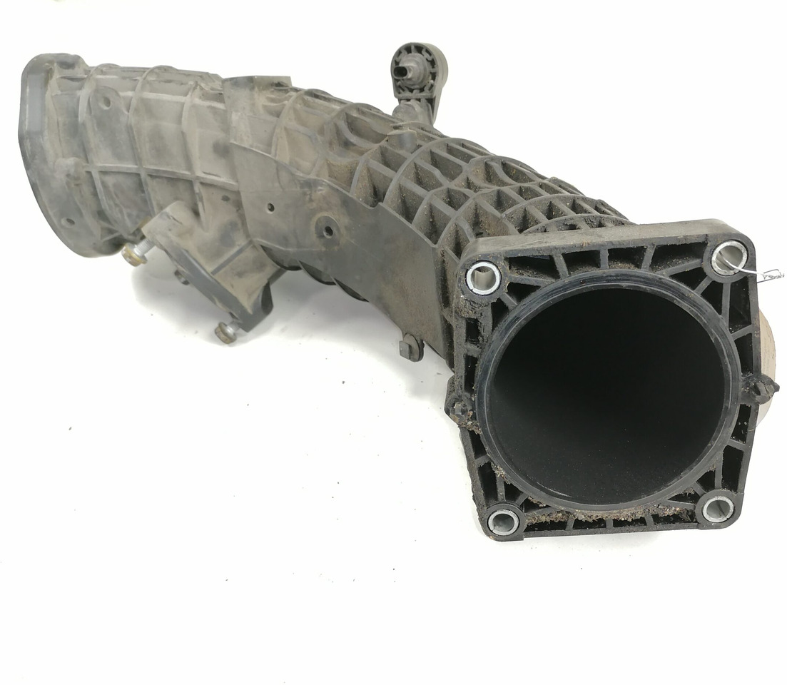 Mercedes-Benz intercooler pipe A4710902137 - Интеркулер за Камион: снимка 2 Mercedes-Benz intercooler pipe A4710902137 - Интеркулер за Камион: снимка 2