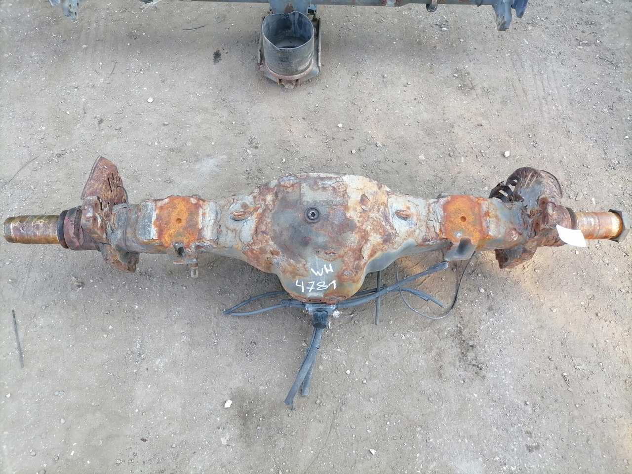 Rear axel housing 1048418 - Ос и части за Камион: снимка 5 Rear axel housing 1048418 - Ос и части за Камион: снимка 5