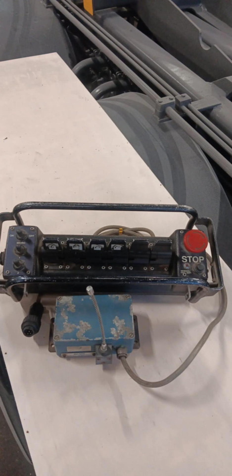 SCANRECO SCANRECO RC400 remote + receiver RC400 - Хидравлика за Камион: снимка 1 SCANRECO SCANRECO RC400 remote + receiver RC400 - Хидравлика за Камион: снимка 1