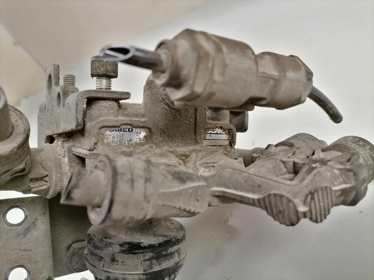 Scania Air pressure control valve 1425183 - Спирачен клапан за Камион: снимка 3 Scania Air pressure control valve 1425183 - Спирачен клапан за Камион: снимка 3