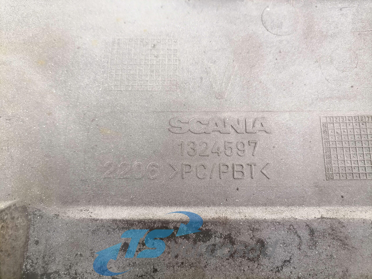 Scania Bumper cover 1324597 - Ъгъл на бронята за Камион: снимка 4 Scania Bumper cover 1324597 - Ъгъл на бронята за Камион: снимка 4