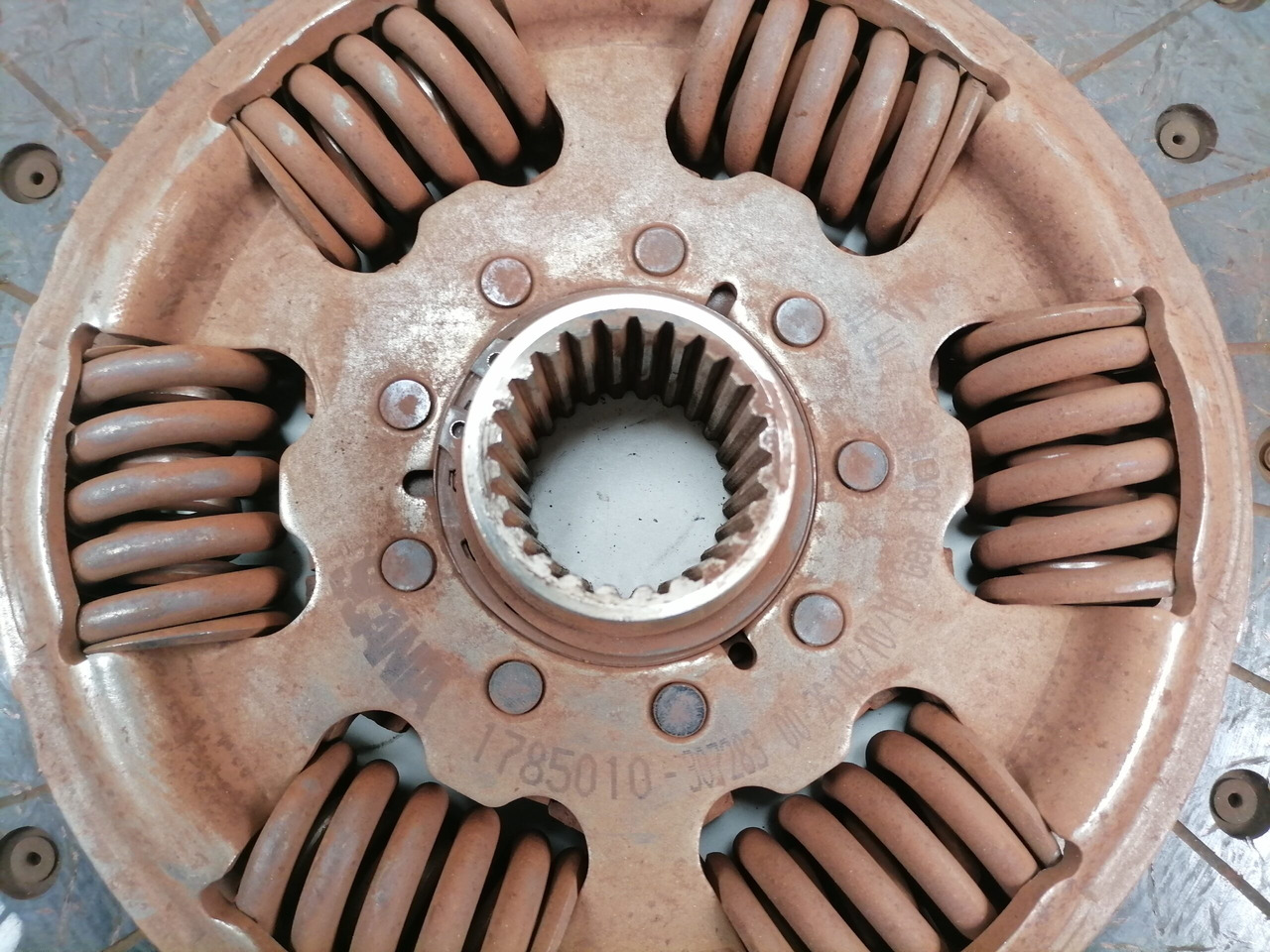 Scania Clutch disc 1785010 - Диск за съединител за Камион: снимка 3 Scania Clutch disc 1785010 - Диск за съединител за Камион: снимка 3