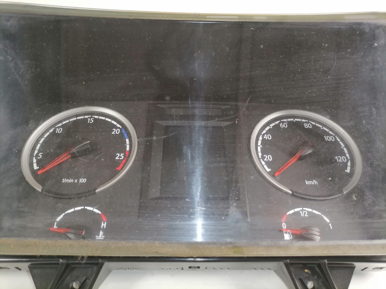 Scania Dashboard 1946411 - Табло за Камион: снимка 2 Scania Dashboard 1946411 - Табло за Камион: снимка 2