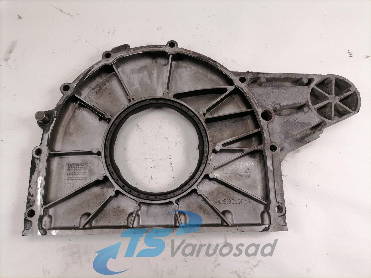 Scania Engine front cover 1892679 - Двигател и части за Камион: снимка 2 Scania Engine front cover 1892679 - Двигател и части за Камион: снимка 2