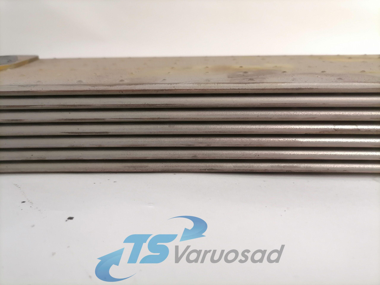 Scania Engine oil cooler 1543688 - Двигател и части за Камион: снимка 4 Scania Engine oil cooler 1543688 - Двигател и части за Камион: снимка 4