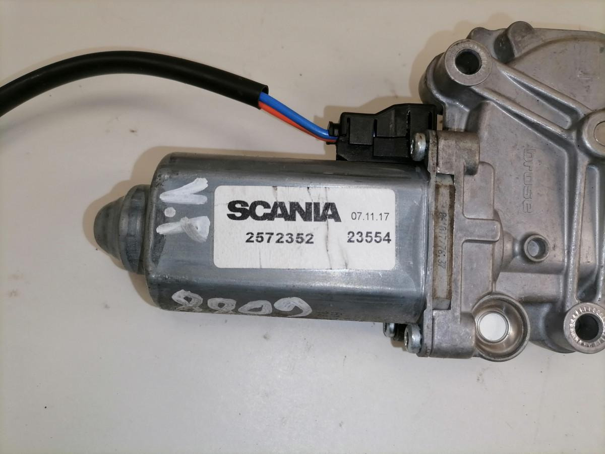 Scania Glass lift 2572352 - Стъкло и части за Камион: снимка 4 Scania Glass lift 2572352 - Стъкло и части за Камион: снимка 4
