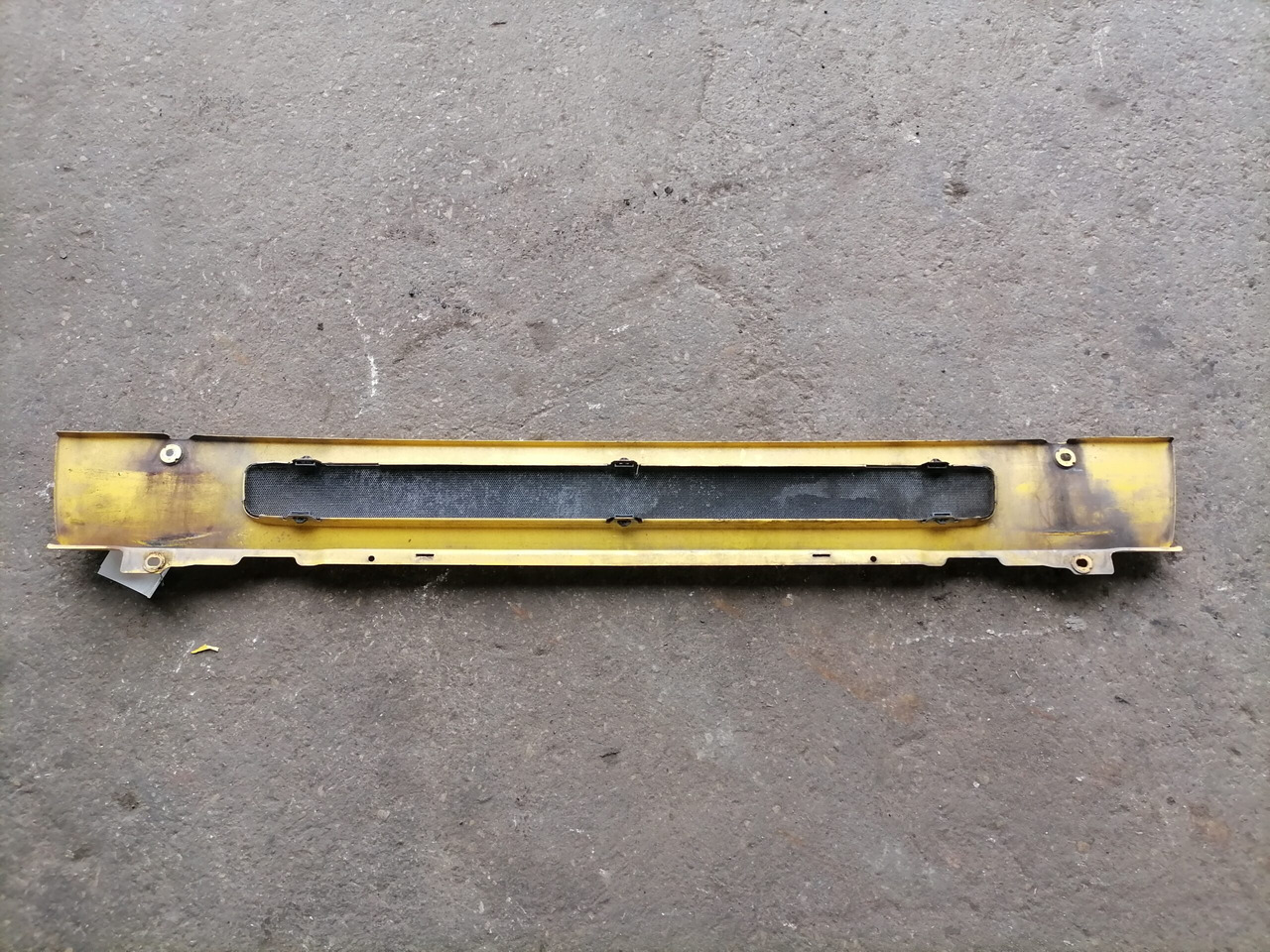 Scania Grille panel 1748085 - Радиаторна решетка за Камион: снимка 3 Scania Grille panel 1748085 - Радиаторна решетка за Камион: снимка 3