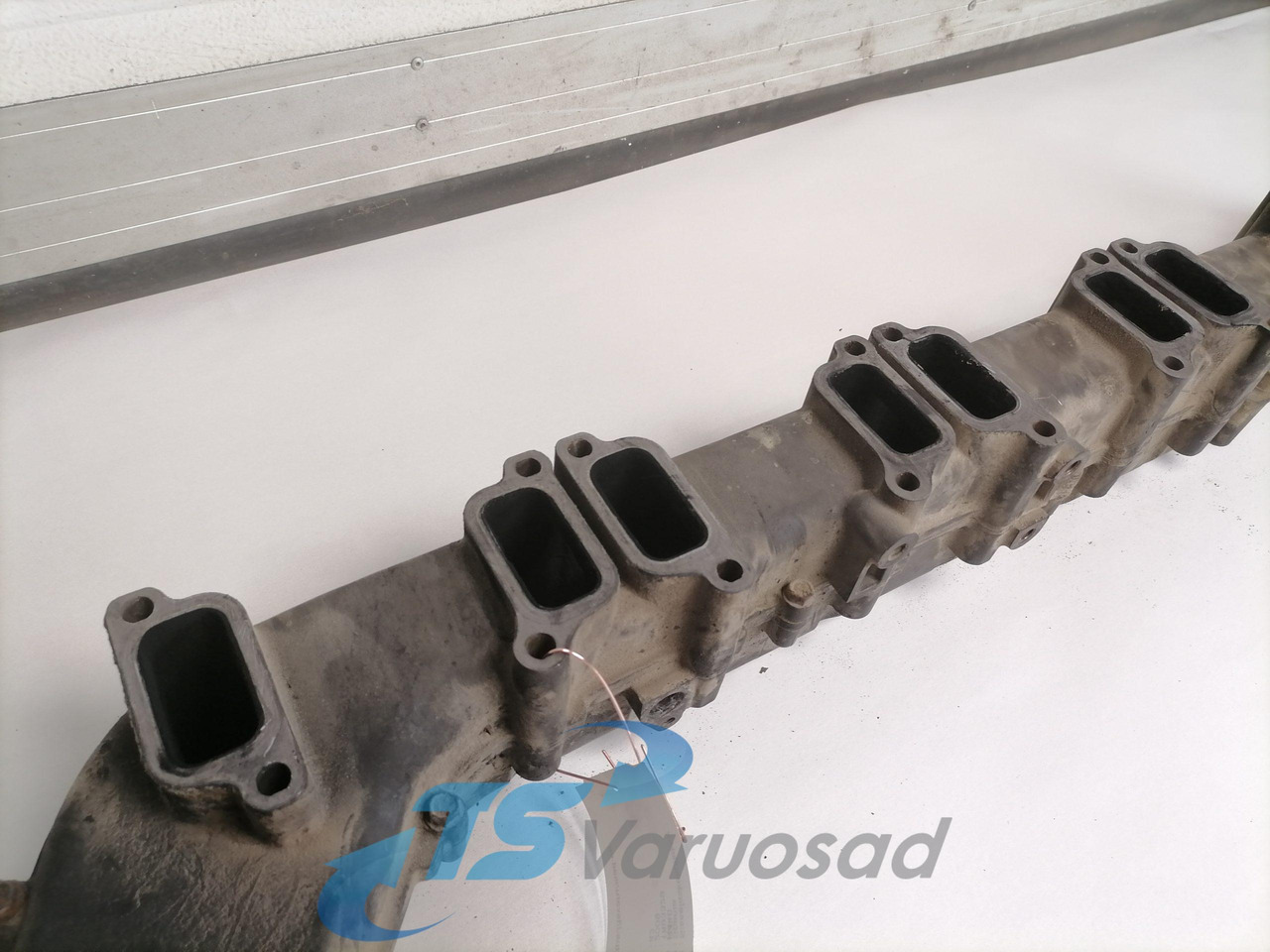 Scania Intake mainfold 1893329 - Всмукателен колектор за Камион: снимка 4 Scania Intake mainfold 1893329 - Всмукателен колектор за Камион: снимка 4