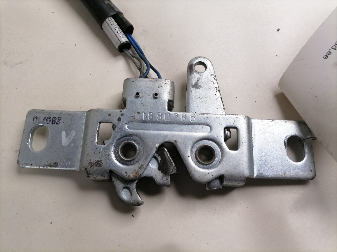 Scania Kabiini küljeluugi lukusti 1880286 - Универсална част за Камион: снимка 3 Scania Kabiini küljeluugi lukusti 1880286 - Универсална част за Камион: снимка 3