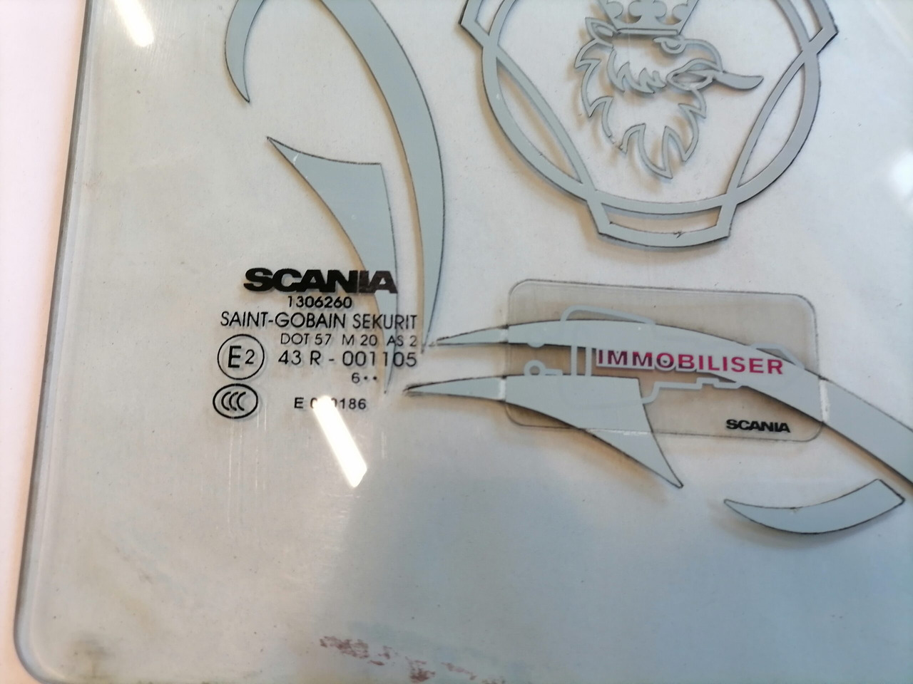 Scania Küljeklaas, parem 1306260 - Стъкло и части за Камион: снимка 3 Scania Küljeklaas, parem 1306260 - Стъкло и части за Камион: снимка 3