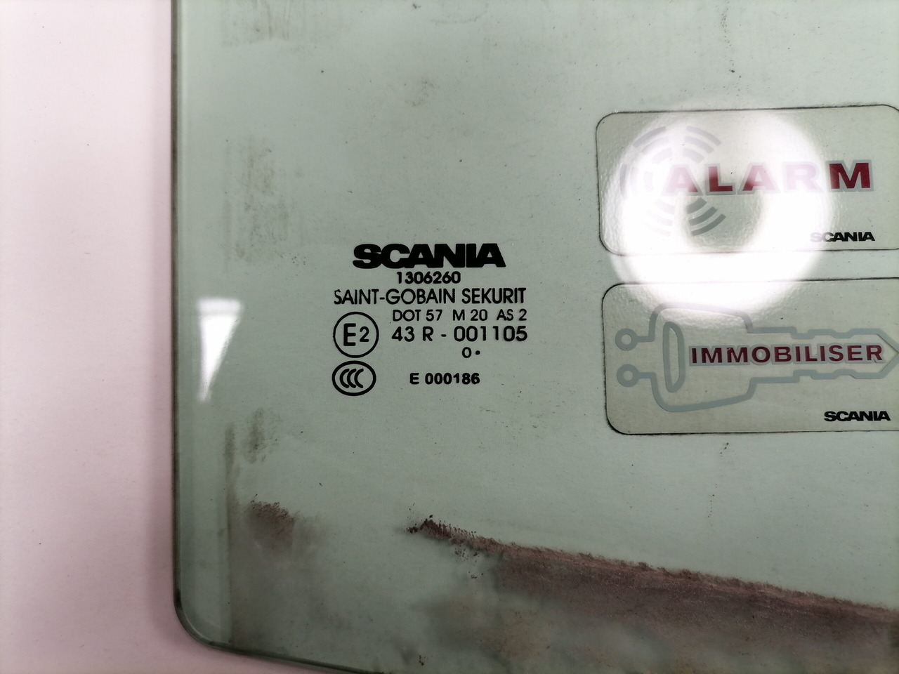 Scania Küljeklaas, parem 1306260 - Стъкло и части за Камион: снимка 2 Scania Küljeklaas, parem 1306260 - Стъкло и части за Камион: снимка 2