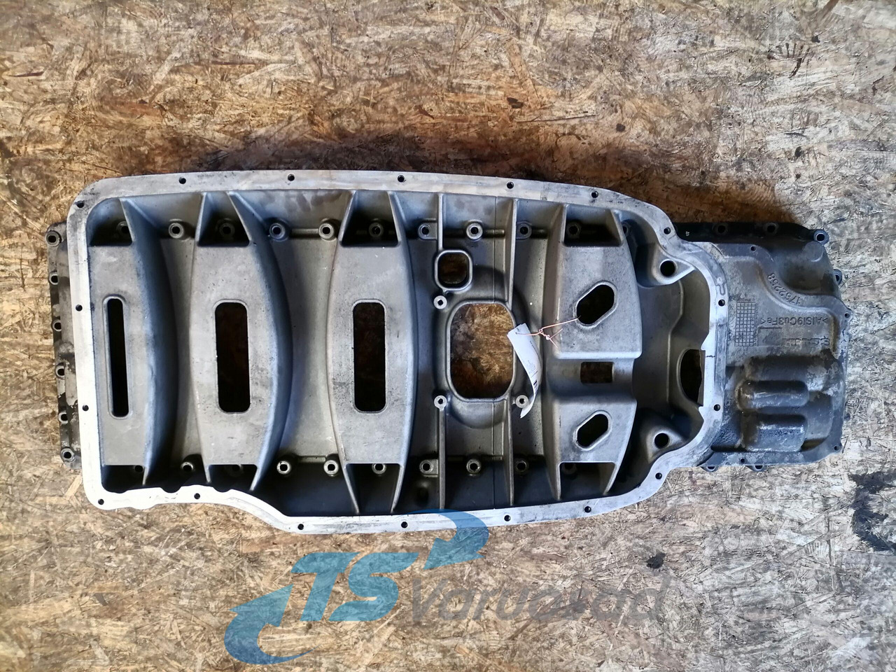 Scania Ladder frame 1762258 - Маслена вана за Камион: снимка 2 Scania Ladder frame 1762258 - Маслена вана за Камион: снимка 2