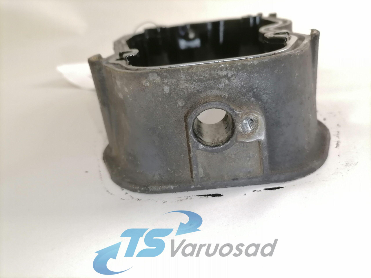 Scania Ladder frame 1880754 - Глава на блока за Камион: снимка 2 Scania Ladder frame 1880754 - Глава на блока за Камион: снимка 2