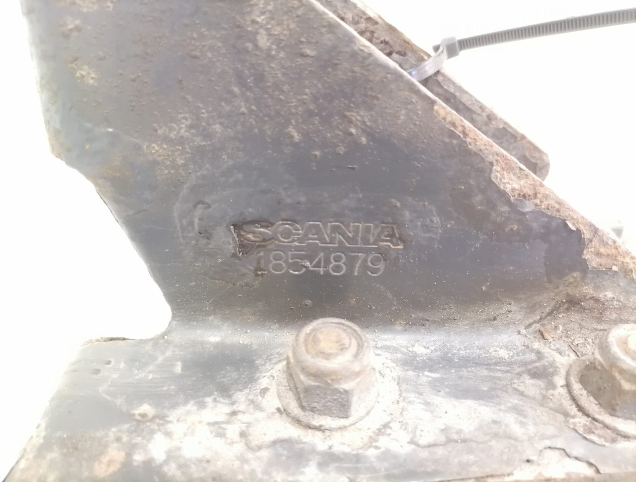 Scania Mudguard bracket 1854880 - Универсална част за Камион: снимка 2 Scania Mudguard bracket 1854880 - Универсална част за Камион: снимка 2