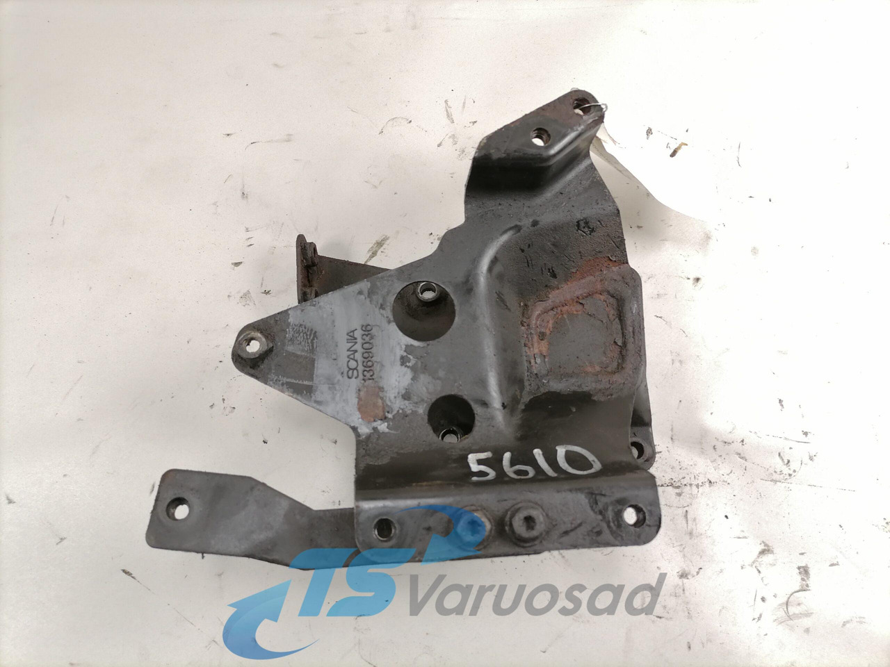 Scania Roolisüsteemi õlimahuti kandur 1369036 - Кормилен маркуч за Камион: снимка 2 Scania Roolisüsteemi õlimahuti kandur 1369036 - Кормилен маркуч за Камион: снимка 2