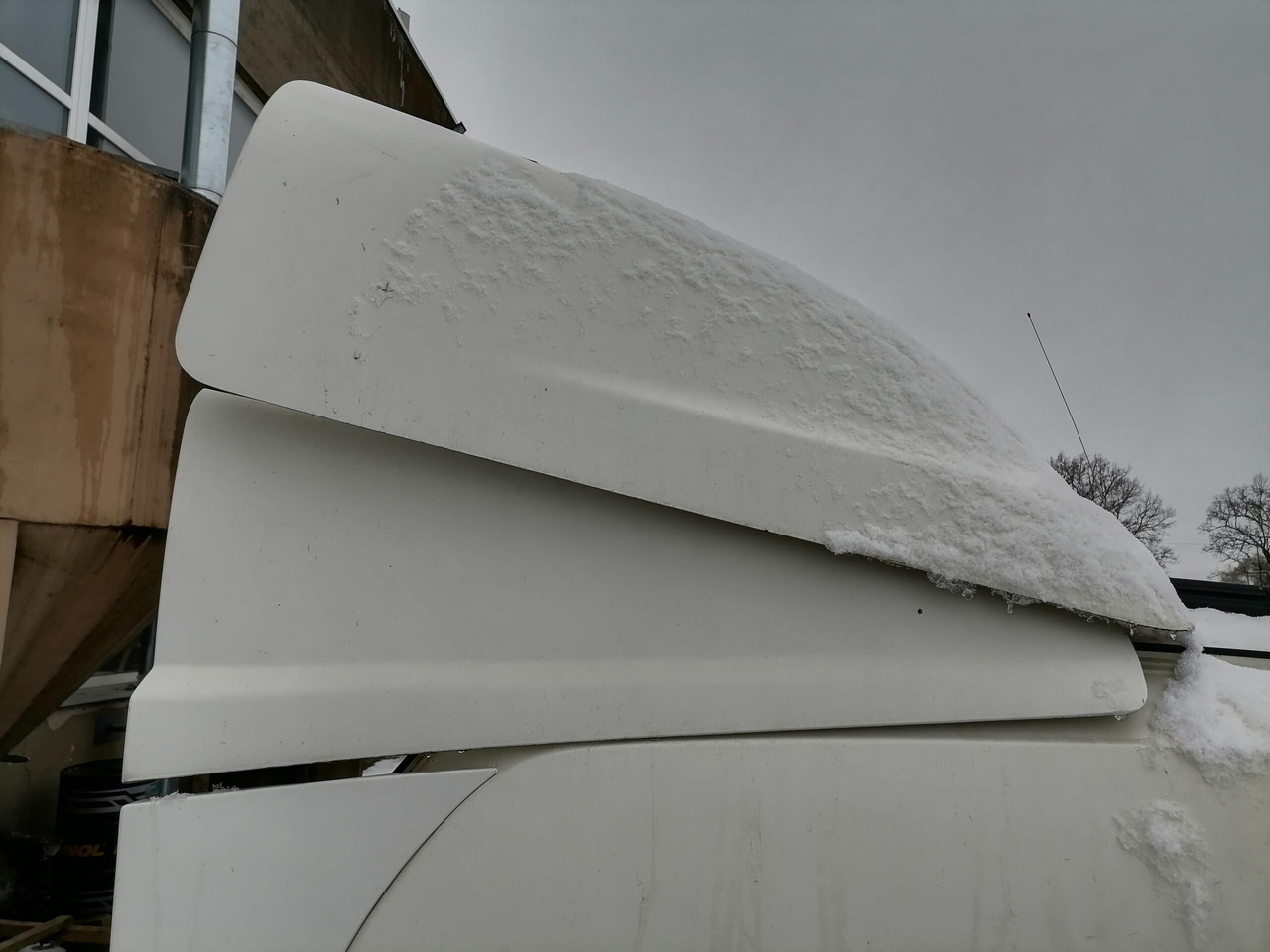 Scania Scania cab wind deflector, roof 1757973 - Аеродинамика/ Спойлер за Камион: снимка 3 Scania Scania cab wind deflector, roof 1757973 - Аеродинамика/ Спойлер за Камион: снимка 3