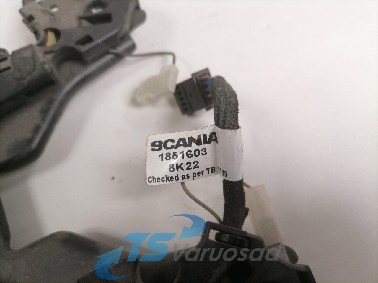 Scania Steering wheel cable 1851603 - Кормилно управление за Камион: снимка 2 Scania Steering wheel cable 1851603 - Кормилно управление за Камион: снимка 2