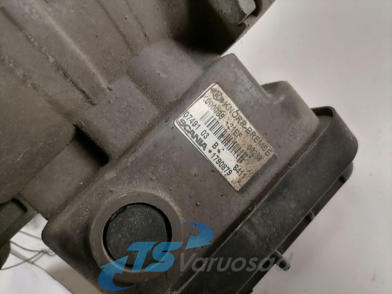 Scania Trailer brake pressure control 1790879 - Спирачен клапан за Камион: снимка 3 Scania Trailer brake pressure control 1790879 - Спирачен клапан за Камион: снимка 3