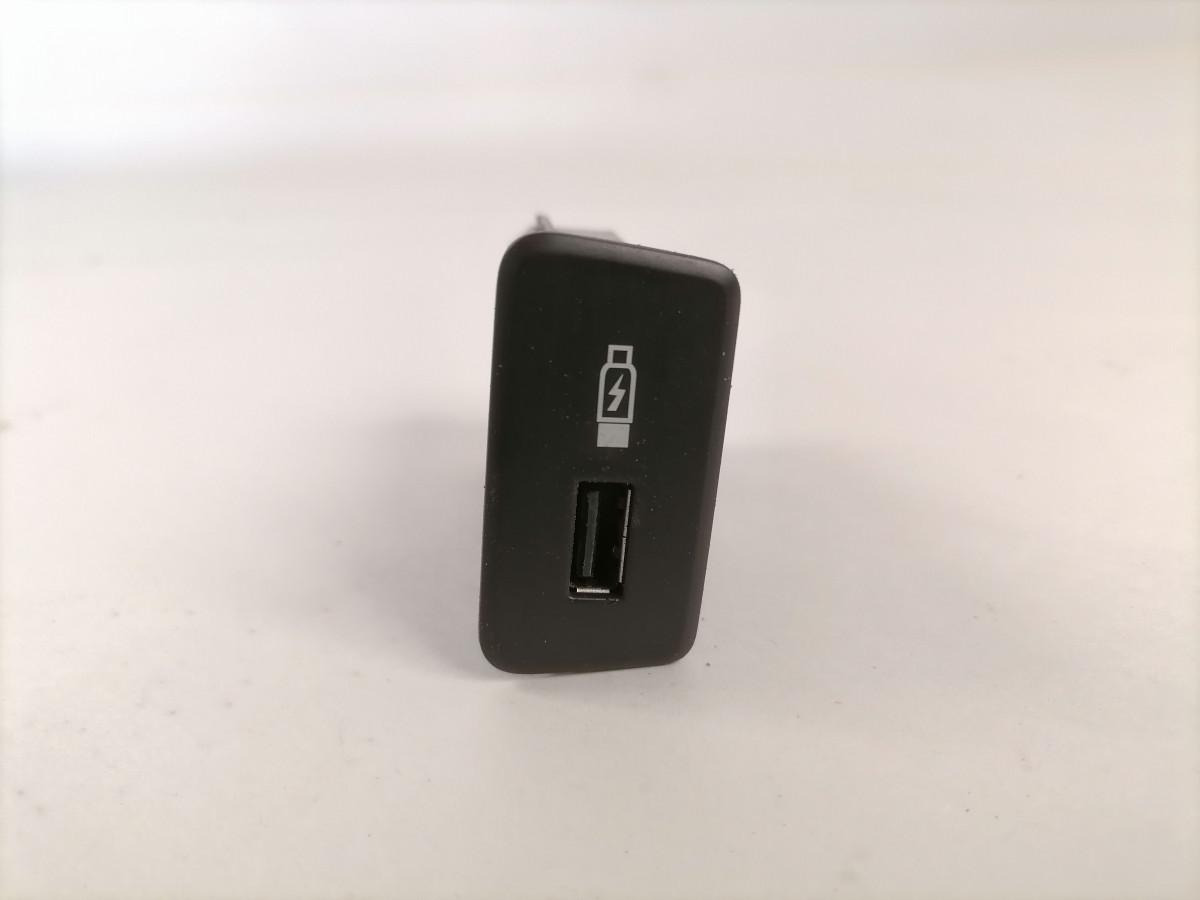 Scania USB pistiku paneel 2554704 - Електрическа система за Камион: снимка 2 Scania USB pistiku paneel 2554704 - Електрическа система за Камион: снимка 2