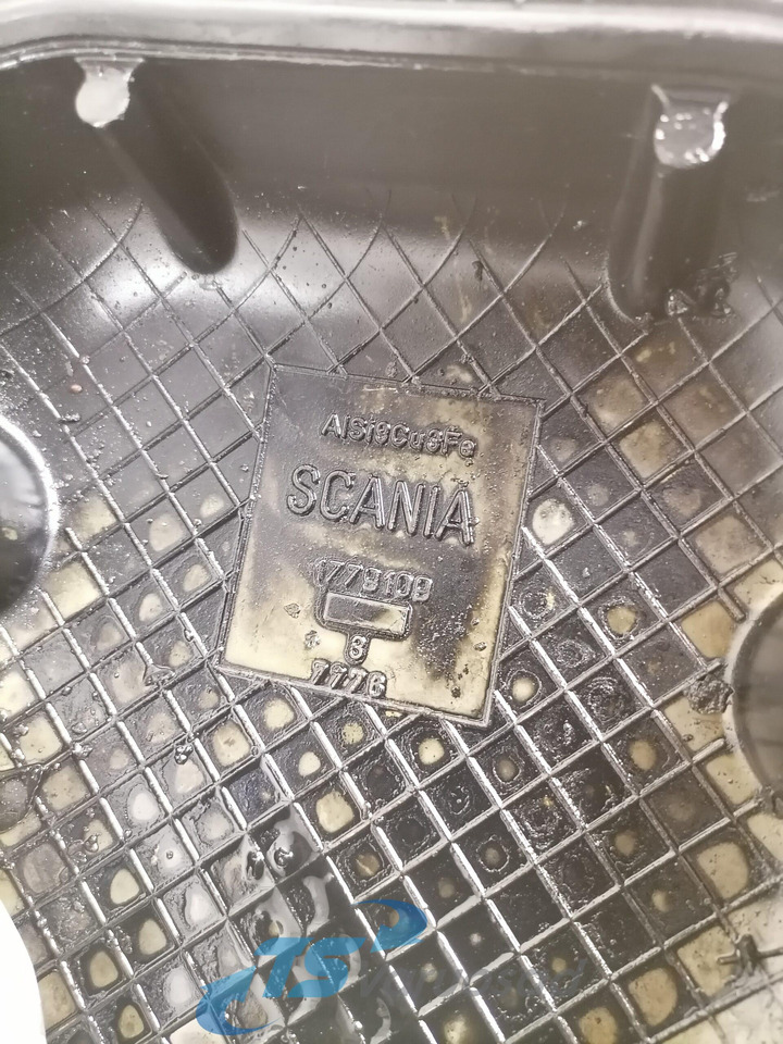 Scania Valve cover 1779109 - Глава на блока за Камион: снимка 3 Scania Valve cover 1779109 - Глава на блока за Камион: снимка 3