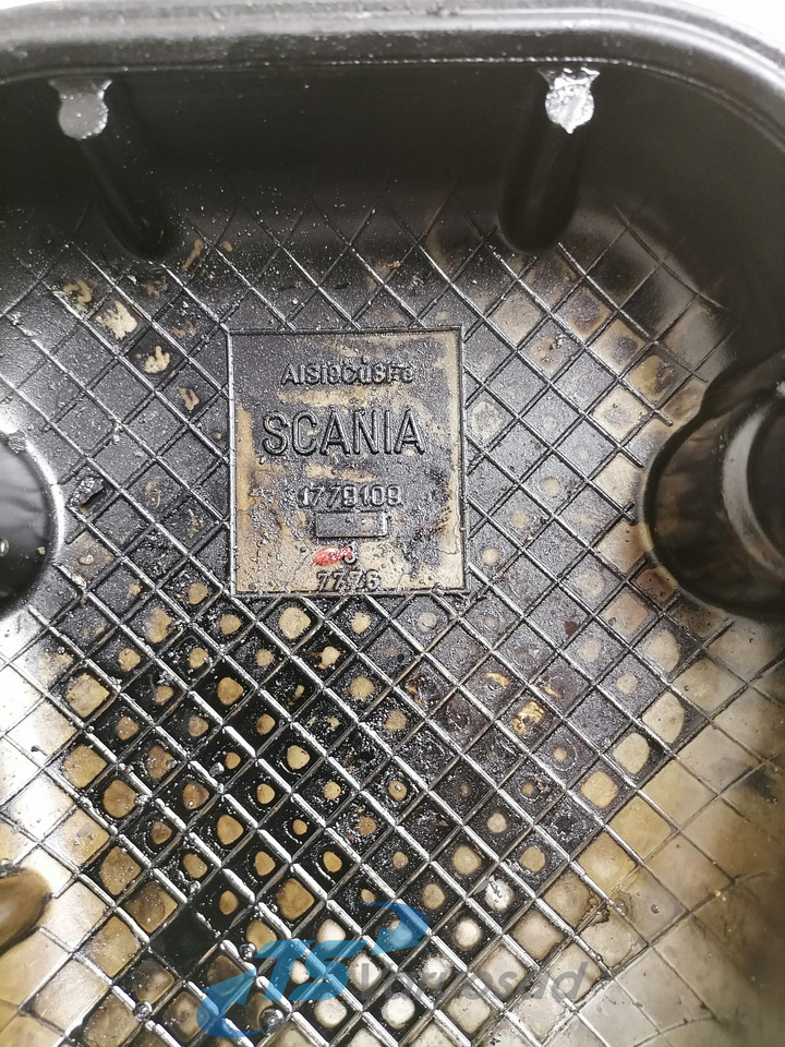 Scania Valve cover 1779109 - Глава на блока за Камион: снимка 4 Scania Valve cover 1779109 - Глава на блока за Камион: снимка 4