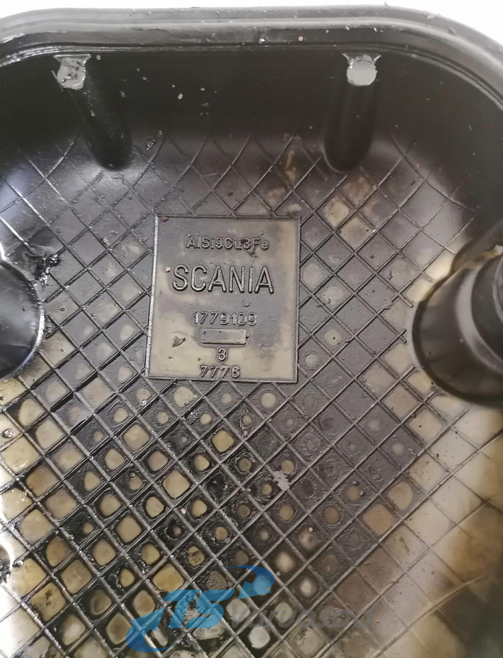 Scania Valve cover 1779109 - Глава на блока за Камион: снимка 4 Scania Valve cover 1779109 - Глава на блока за Камион: снимка 4