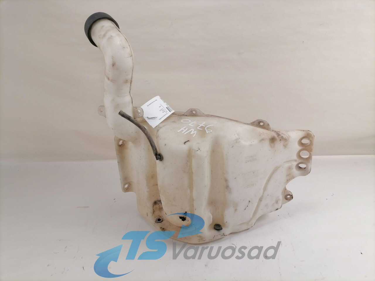 Scania Windscreen washer fluid tank 1854255 - Чистачка за Камион: снимка 3 Scania Windscreen washer fluid tank 1854255 - Чистачка за Камион: снимка 3