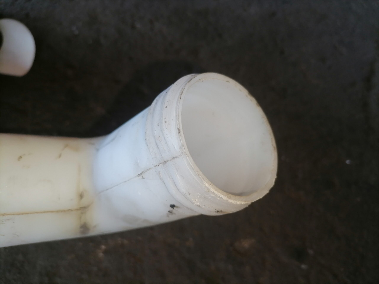 Scania Windscreen washer fluid tank 1854255 - Чистачка за Камион: снимка 3 Scania Windscreen washer fluid tank 1854255 - Чистачка за Камион: снимка 3