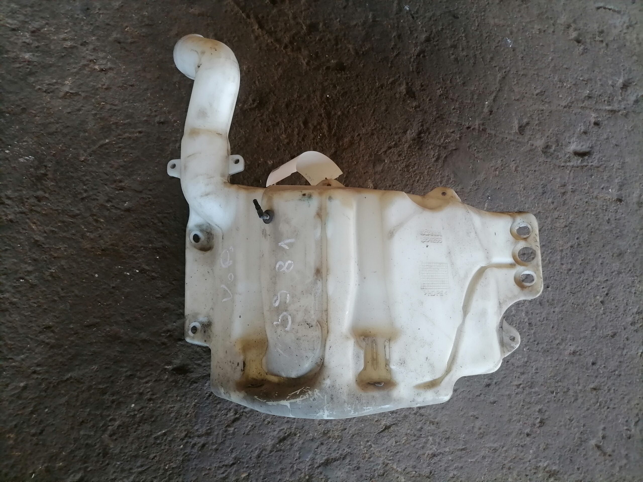 Scania Windscreen washer fluid tank 1854255 - Чистачка за Камион: снимка 2 Scania Windscreen washer fluid tank 1854255 - Чистачка за Камион: снимка 2